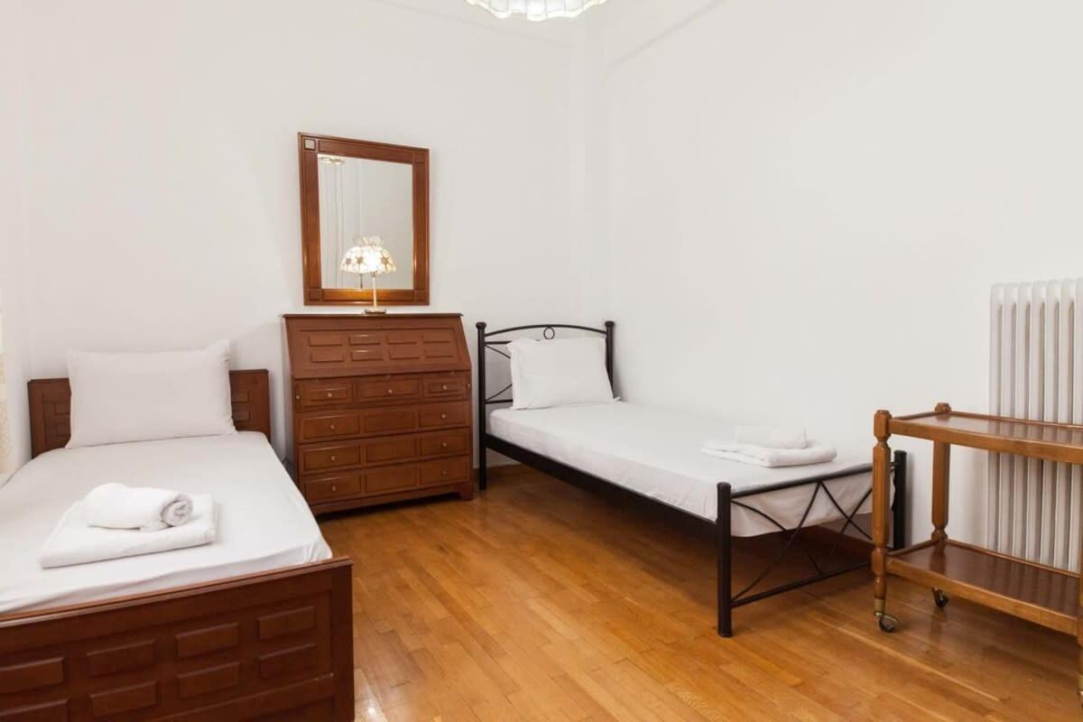 Charming Vintage 2Br Apartment With Balcony In Koukaki Athens Exterior photo