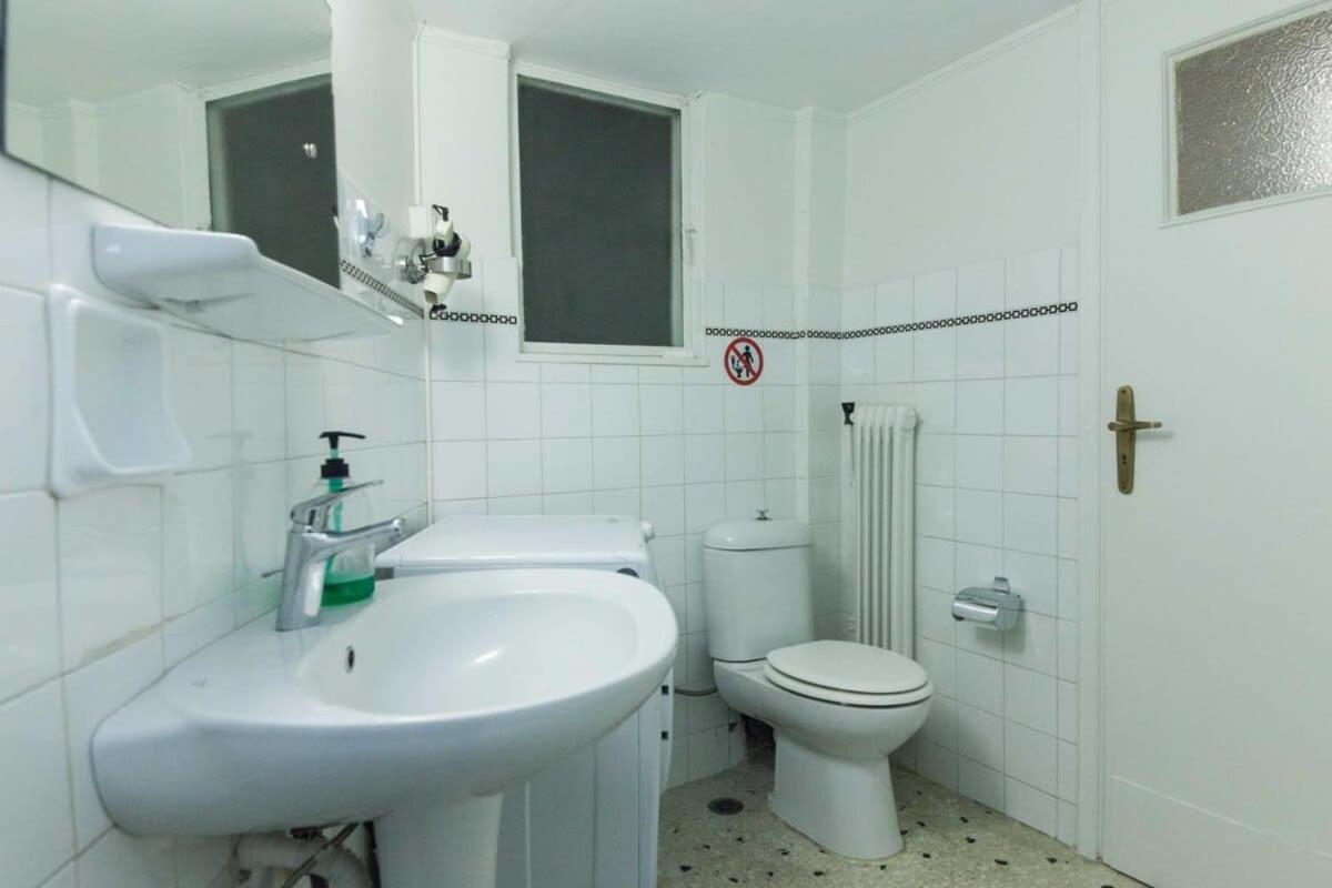 Charming Vintage 2Br Apartment With Balcony In Koukaki Athens Exterior photo